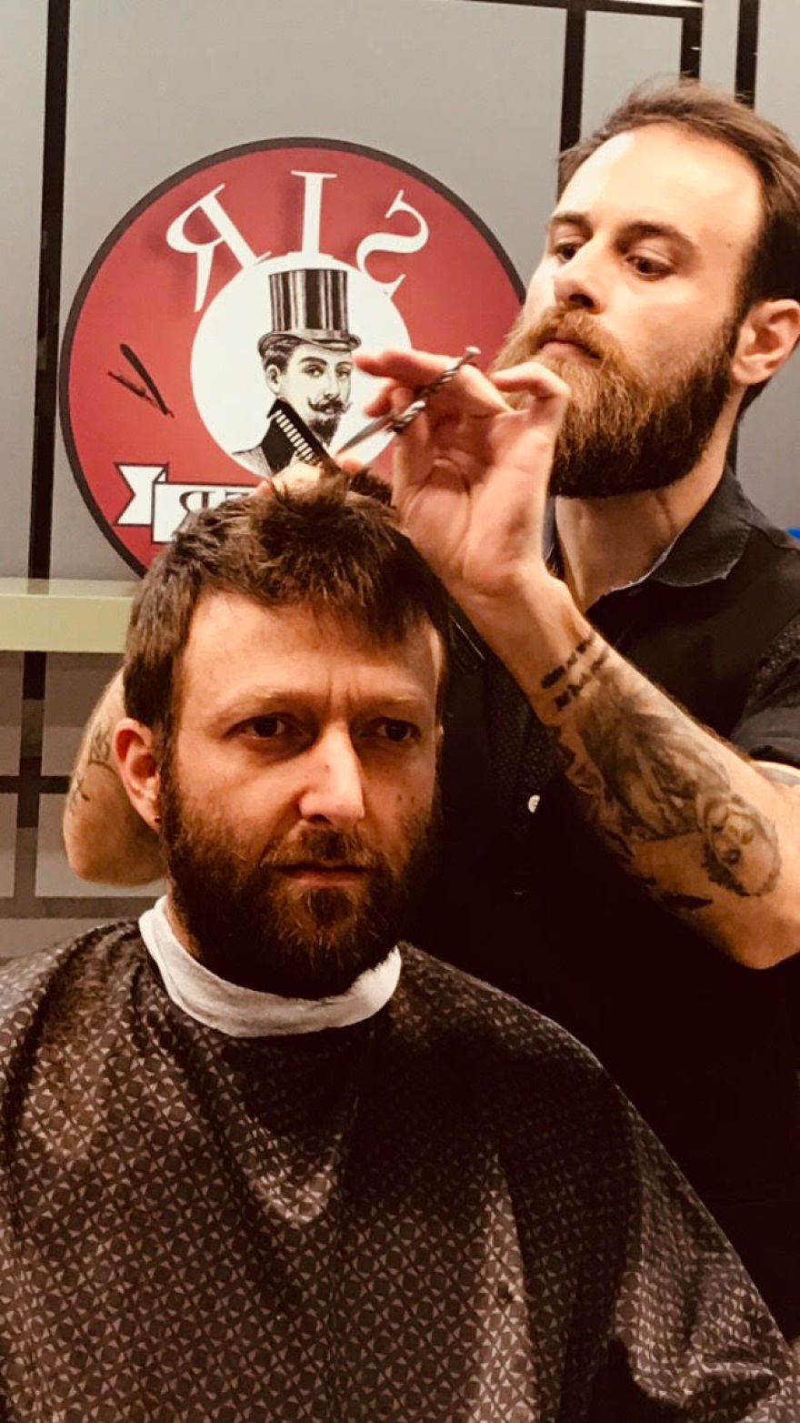 Ποιος κουρεύει τον μπαρμπέρη;