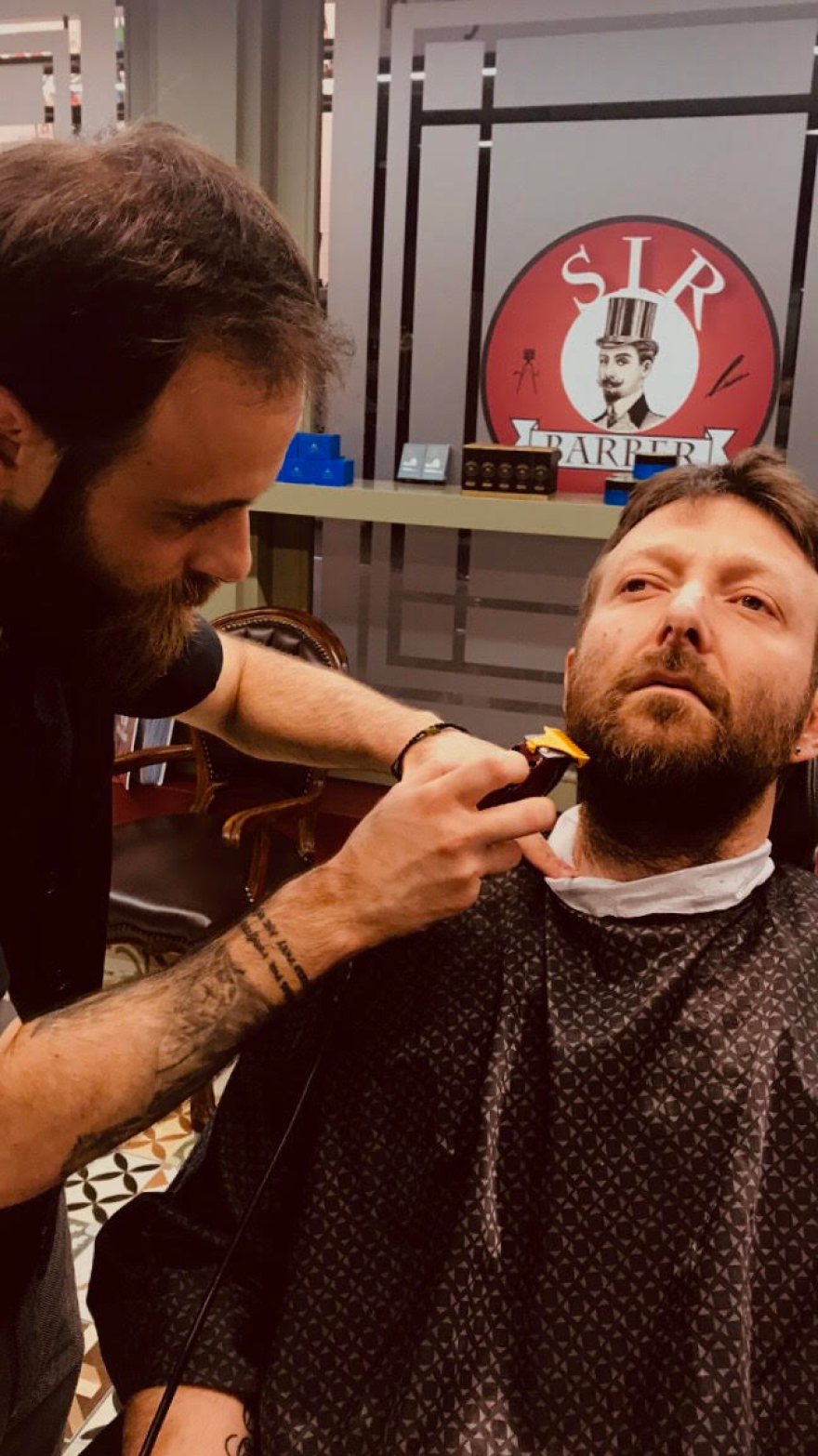 Ποιος κουρεύει τον μπαρμπέρη;