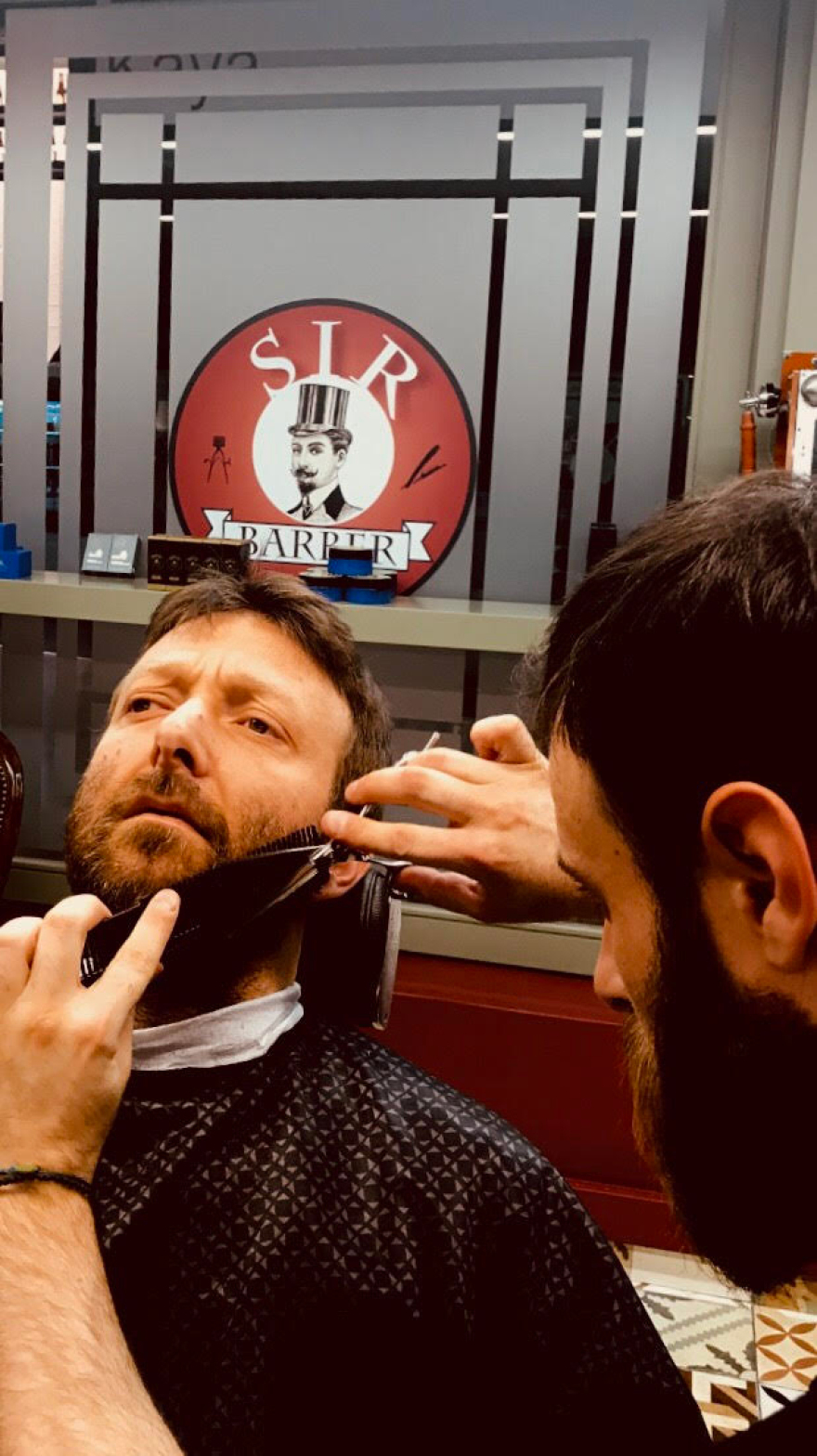 Ποιος κουρεύει τον μπαρμπέρη;