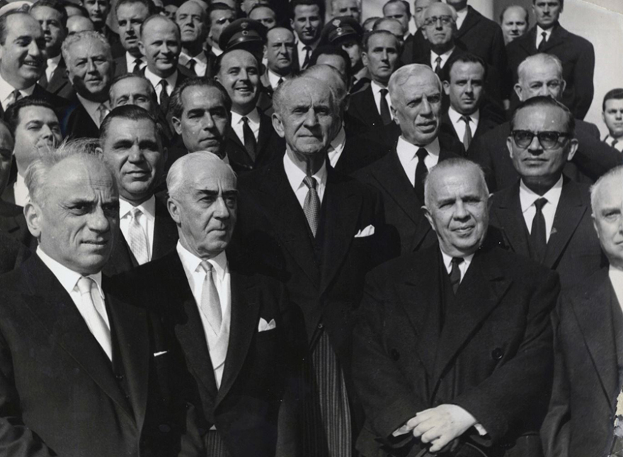 Ιστορικά κλικ: Οι οικογενειακές φωτογραφίες 14 κυβερνήσεων