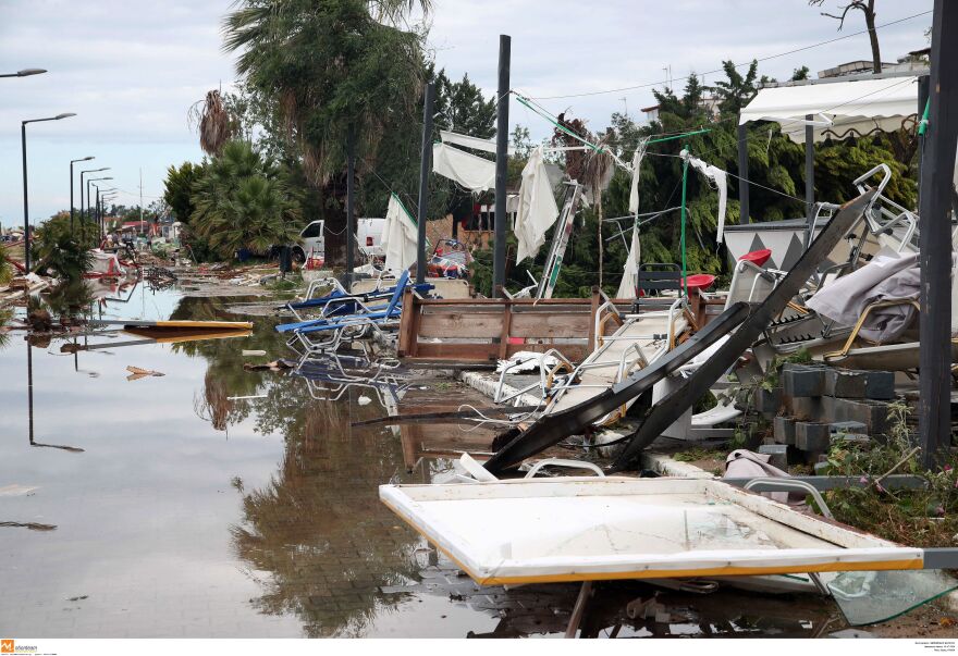 Χαλκιδική - Συγκλονιστική μαρτυρία από τουρίστρια: «Μας μαστίγωναν αέρας, βροχή και άμμος και επικρατούσε χάος»