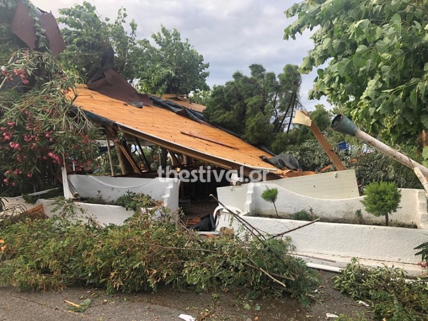 Χαλκιδική: Μαρτυρίες που συγκλονίζουν - Ο αέρας σήκωσε τον 8χρονο και τον πέταξε σε τζαμαρία!