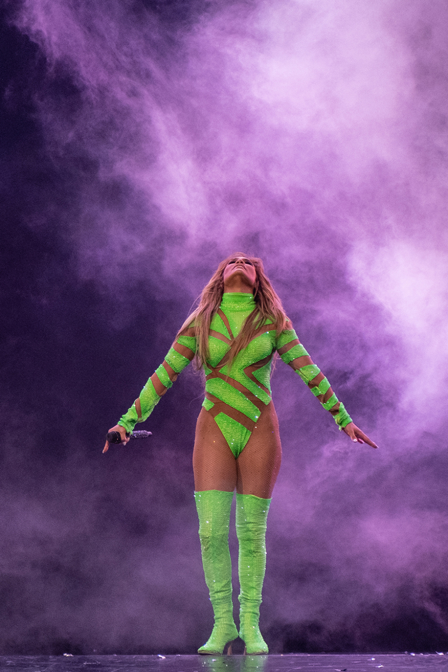 Απαστράπτουσα και σέξι η Τζένιφερ Λόπεζ στην περιοδεία της 