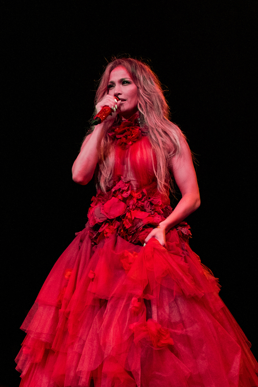 Απαστράπτουσα και σέξι η Τζένιφερ Λόπεζ στην περιοδεία της 