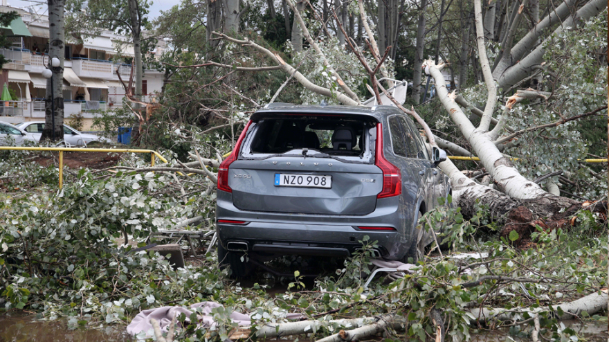 Χαλκιδική - Συγκλονιστική μαρτυρία από τουρίστρια: «Μας μαστίγωναν αέρας, βροχή και άμμος και επικρατούσε χάος»