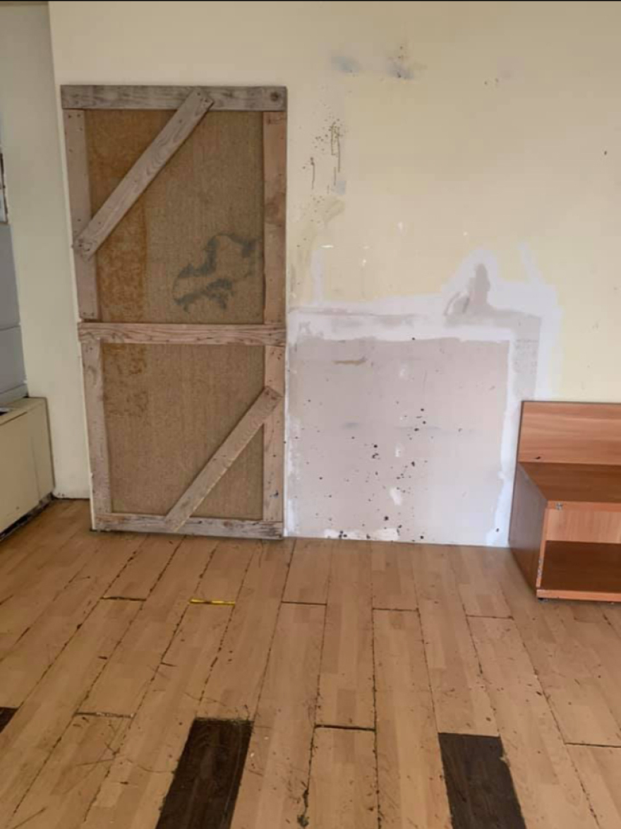 Κατάληψη City Plaza: Έκλεβαν ρεύμα από σύρμα του τρόλεϊ - Αφησαν τα δωμάτια διαλυμένα 