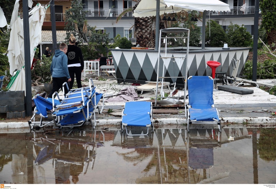 Χαλκιδική - Συγκλονιστική μαρτυρία από τουρίστρια: «Μας μαστίγωναν αέρας, βροχή και άμμος και επικρατούσε χάος»