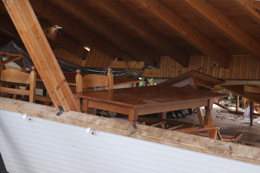 «Όλα έγιναν σε 2 λεπτά»: Η μαρτυρία του ιδιοκτήτη της ταβέρνας στην οποία σκοτώθηκαν η 54χρονη και ο γιος της