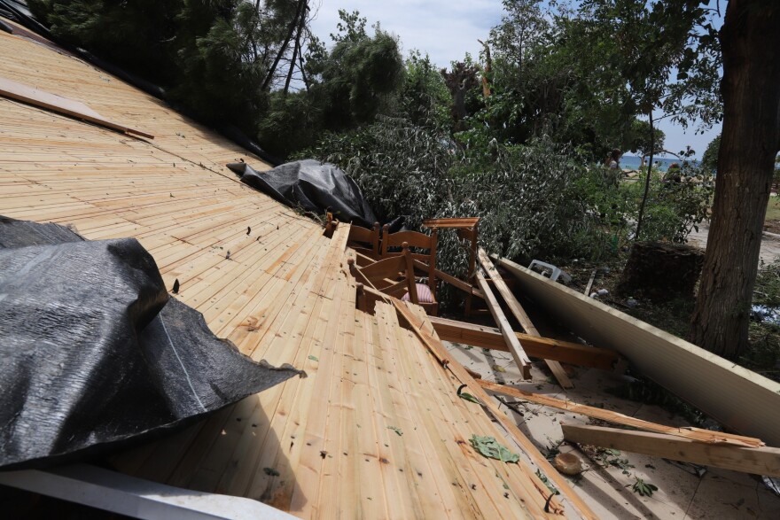 «Όλα έγιναν σε 2 λεπτά»: Η μαρτυρία του ιδιοκτήτη της ταβέρνας στην οποία σκοτώθηκαν η 54χρονη και ο γιος της