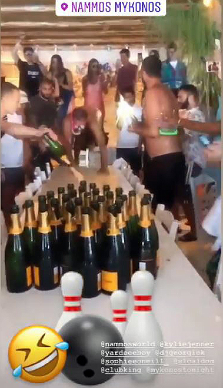 Μύκονος: Το τερμάτισαν με... ανθρώπινο μπόουλινγκ πάνω στο τραπέζι 