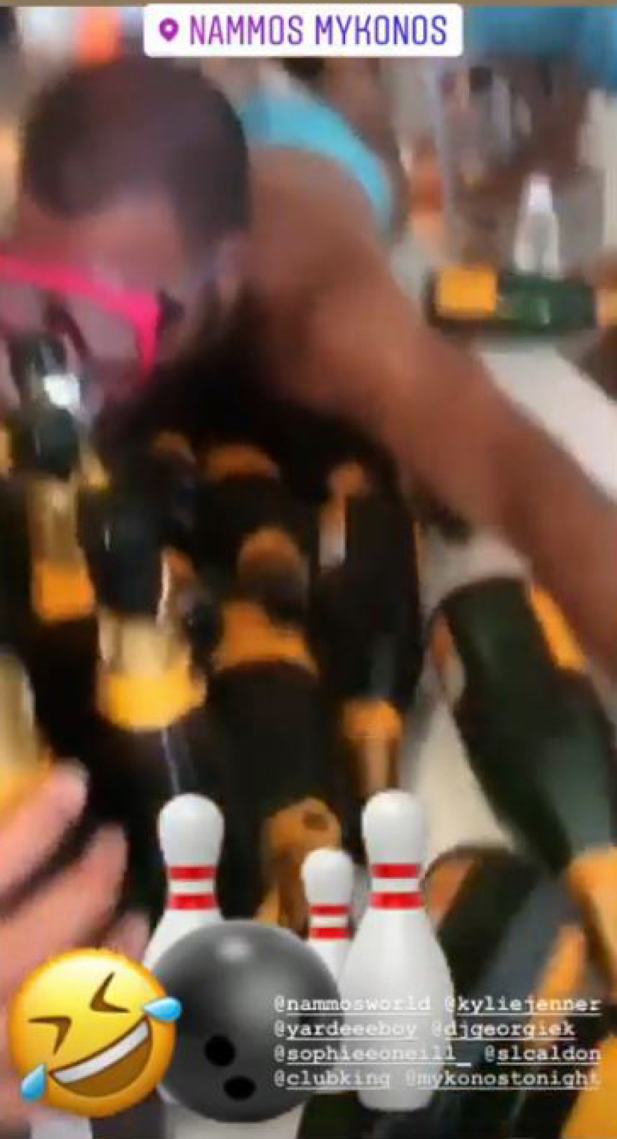 Μύκονος: Το τερμάτισαν με... ανθρώπινο μπόουλινγκ πάνω στο τραπέζι 