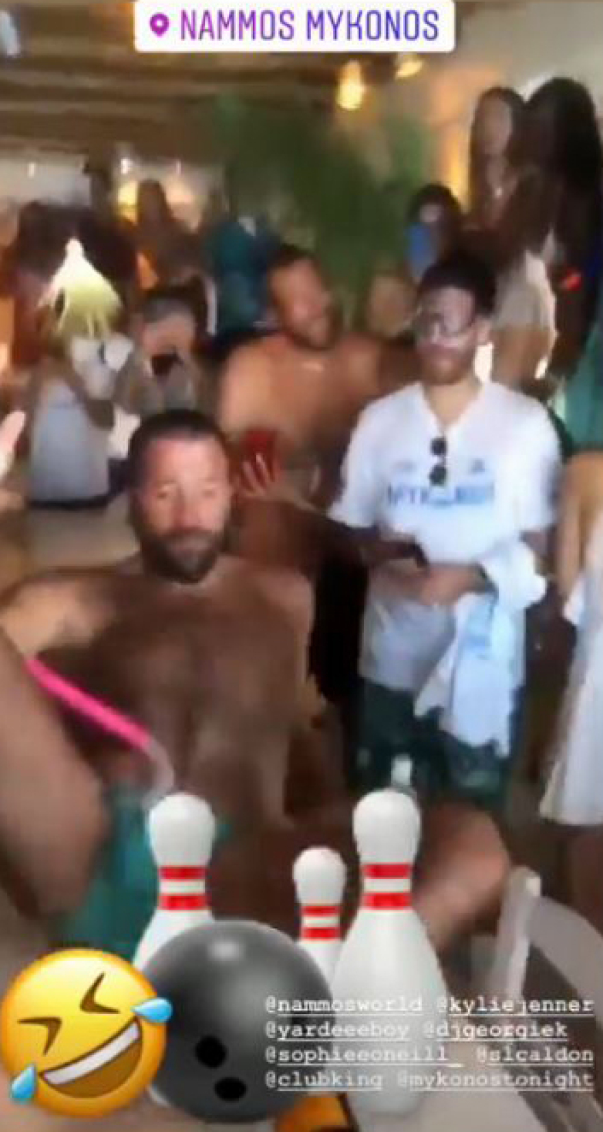 Μύκονος: Το τερμάτισαν με... ανθρώπινο μπόουλινγκ πάνω στο τραπέζι 