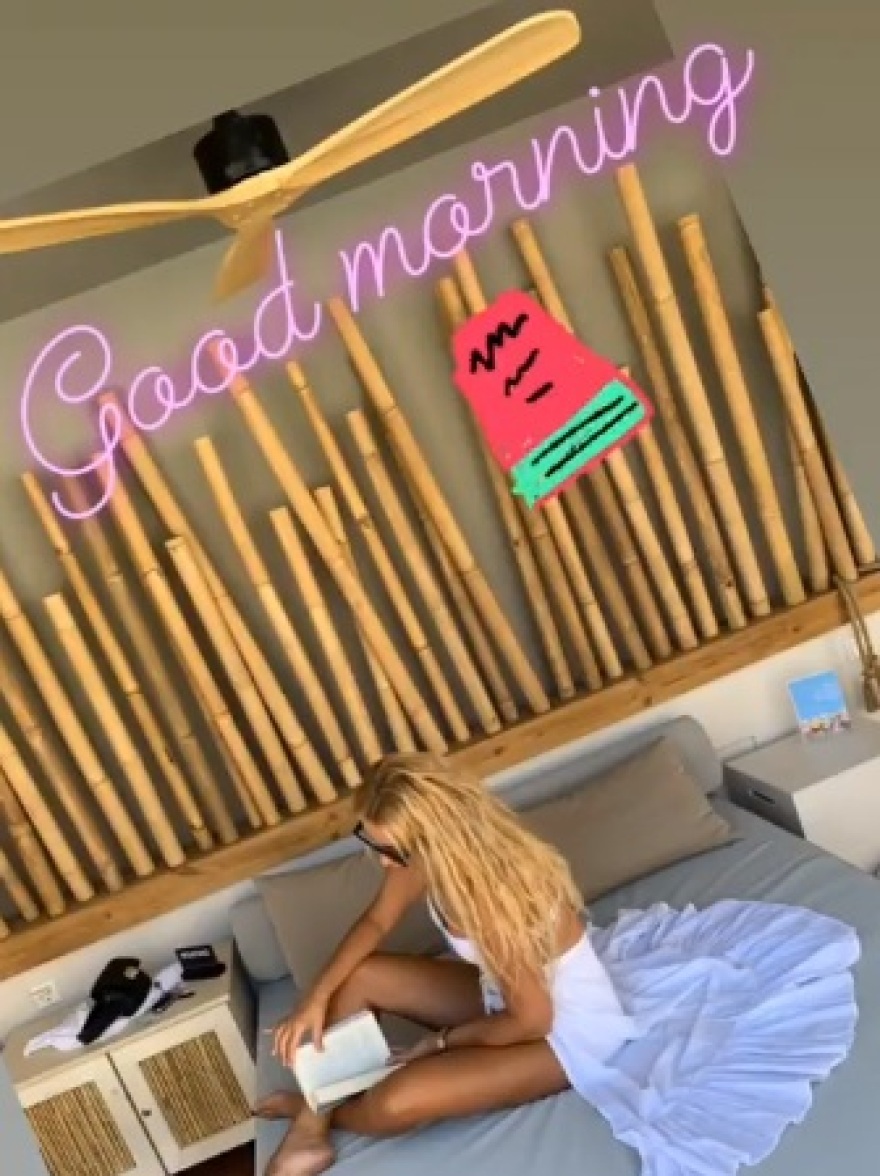 «Φωτιά» με... κατακίτρινο μαγιό η Γωγώ Μαστροκώστα  