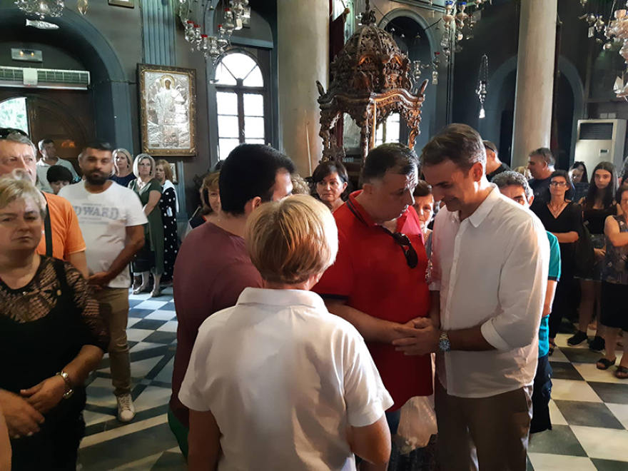 Φωτογραφίες: Στον Εσπερινό στην Τήνο ο πρωθυπουργός