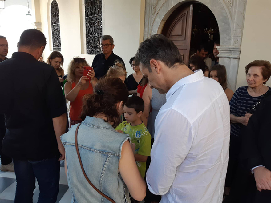 Φωτογραφίες: Στον Εσπερινό στην Τήνο ο πρωθυπουργός