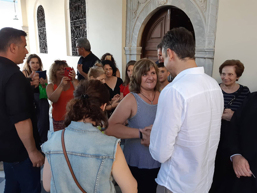 Φωτογραφίες: Στον Εσπερινό στην Τήνο ο πρωθυπουργός