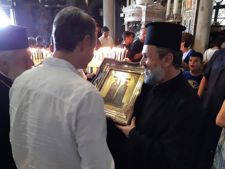 Φωτογραφίες: Στον Εσπερινό στην Τήνο ο πρωθυπουργός