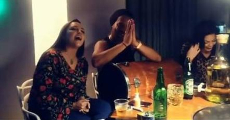 Στο κρεβάτι με τον Ροναλντίνιο: «Πιπεράτες» αποκαλύψεις για την ζωή του Βραζιλιάνου άσου με δύο γυναίκες!