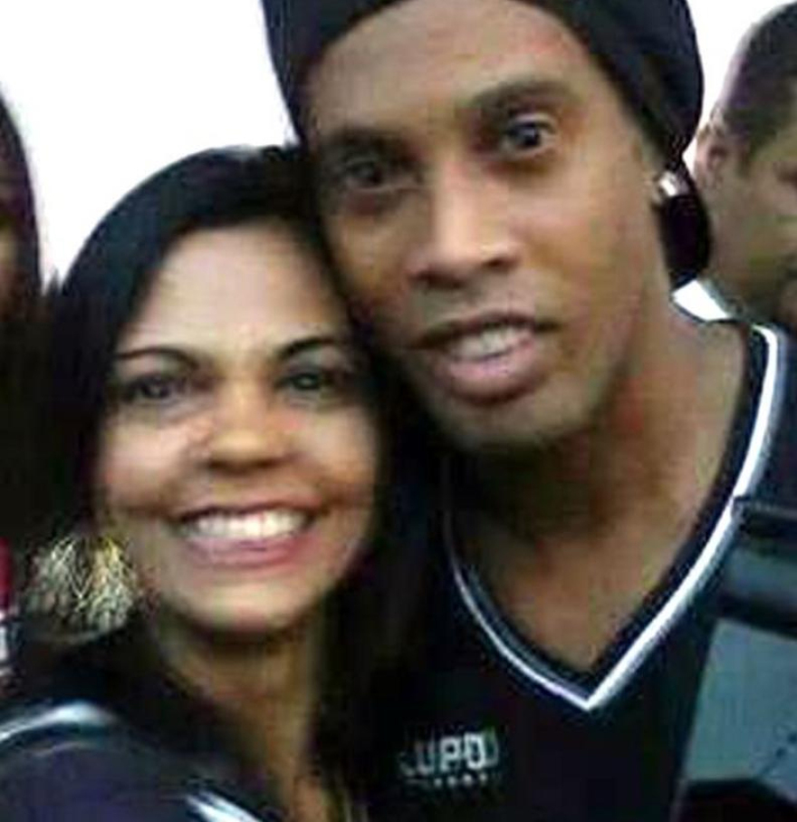 Στο κρεβάτι με τον Ροναλντίνιο: «Πιπεράτες» αποκαλύψεις για την ζωή του Βραζιλιάνου άσου με δύο γυναίκες!