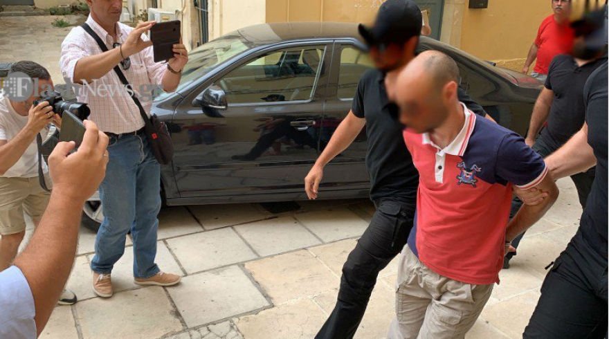 Φωτογραφίες: Στον εισαγγελέα ο 27χρονος βιαστής και δολοφόνος της Αμερικανίδας βιολόγου