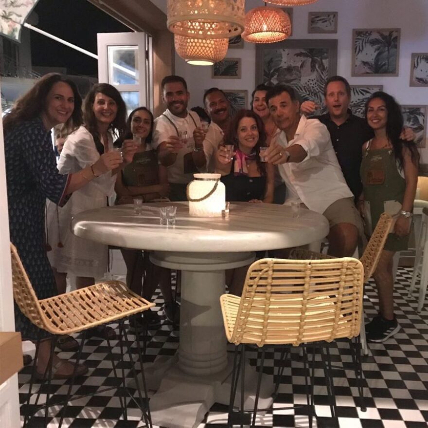 Η Νία Βαρντάλος κάνει τουρ στα ελληνικά νησιά 