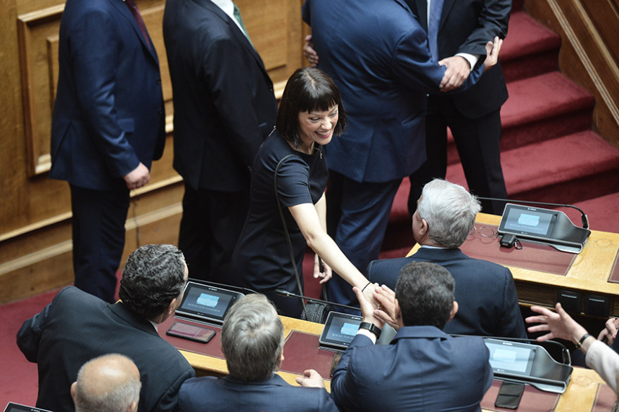 Ορκίστηκαν οι 300 της νέας Βουλής - Φωτογραφίες και παρασκήνιο