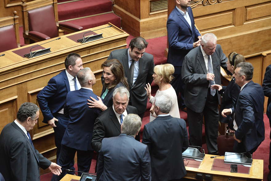 Ορκίστηκαν οι 300 της νέας Βουλής - Φωτογραφίες και παρασκήνιο