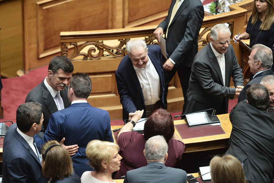 Ορκίστηκαν οι 300 της νέας Βουλής - Φωτογραφίες και παρασκήνιο