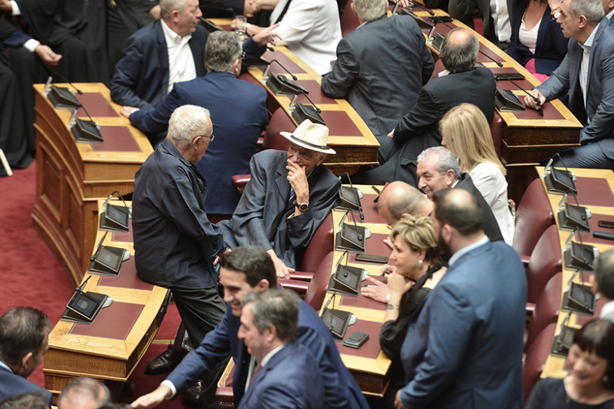 Ορκίστηκαν οι 300 της νέας Βουλής - Φωτογραφίες και παρασκήνιο