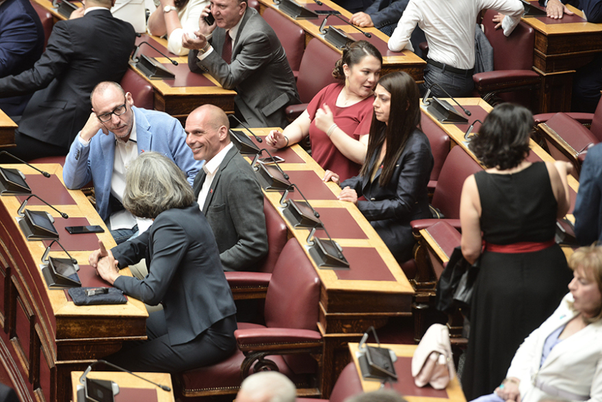 Ορκίστηκαν οι 300 της νέας Βουλής - Φωτογραφίες και παρασκήνιο