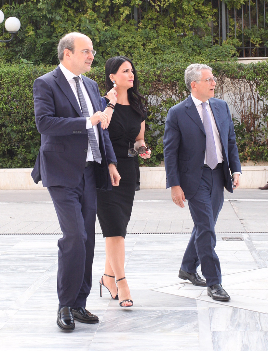 Ορκίστηκαν οι 300 της νέας Βουλής - Φωτογραφίες και παρασκήνιο