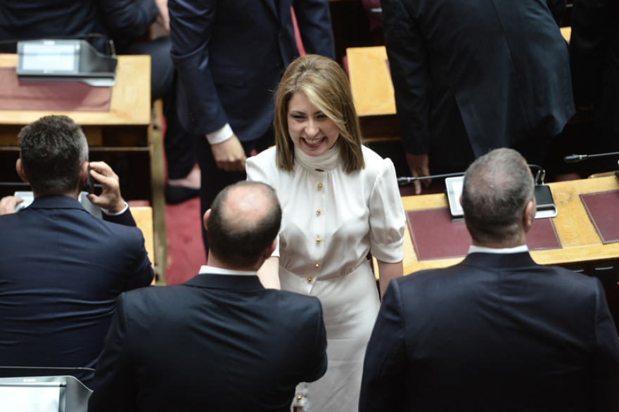 Ορκίστηκαν οι 300 της νέας Βουλής - Φωτογραφίες και παρασκήνιο