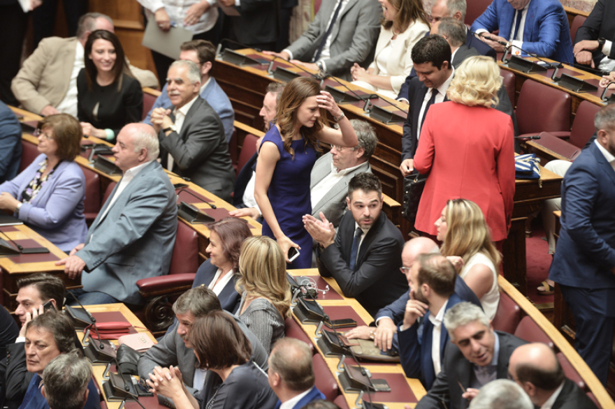 Ορκίστηκαν οι 300 της νέας Βουλής - Φωτογραφίες και παρασκήνιο