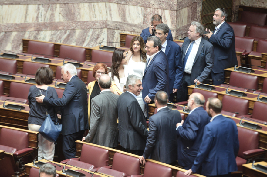 Ορκίστηκαν οι 300 της νέας Βουλής - Φωτογραφίες και παρασκήνιο