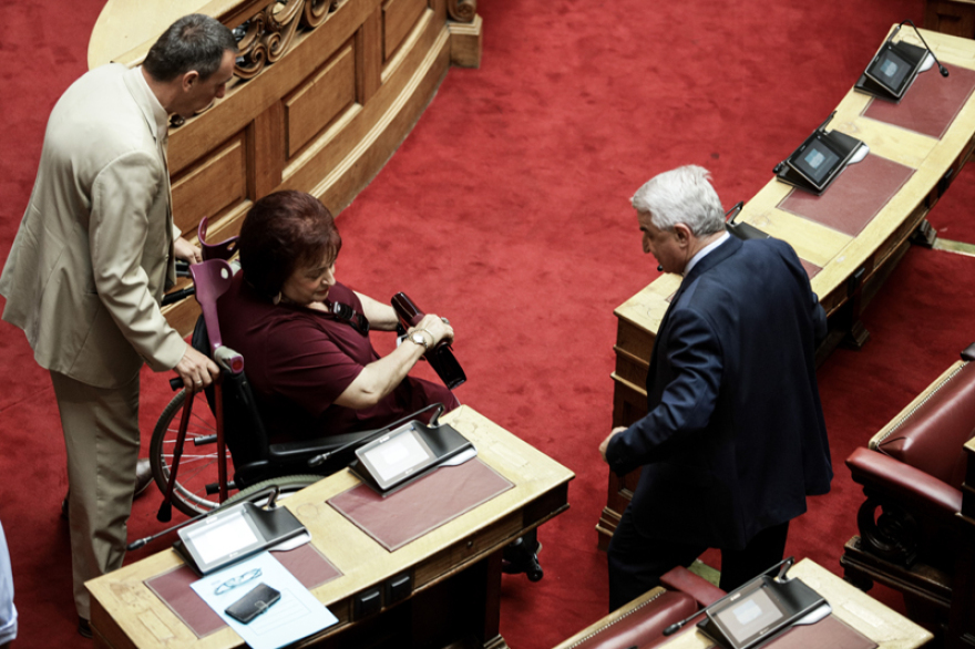 Ορκίστηκαν οι 300 της νέας Βουλής - Φωτογραφίες και παρασκήνιο