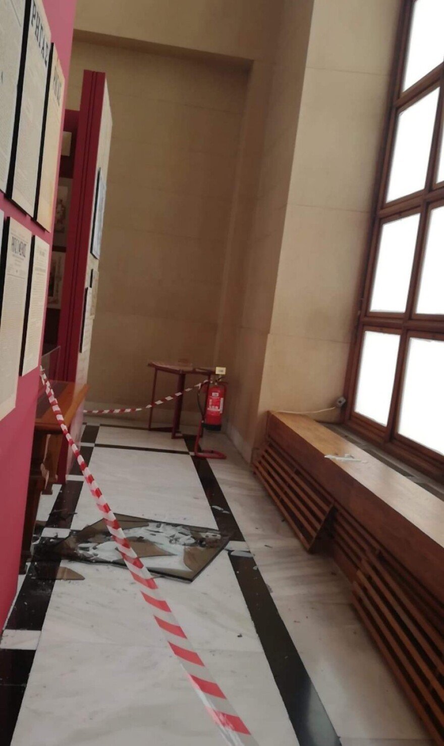 Σεισμός στην Αθήνα: Μικρές ζημιές στη Βουλή - Εκκενώθηκε το κτήριο