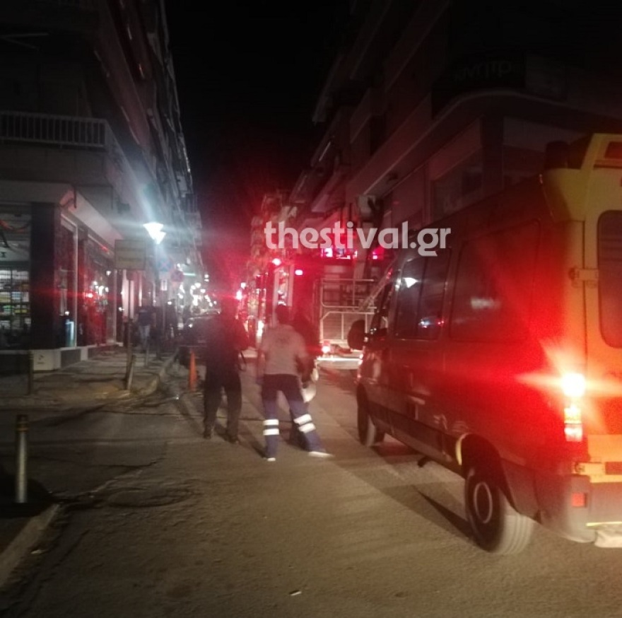 Φωτιά σε διαμέρισμα στην Καλαμαριά: Απεγκλωβίστηκε ηλικιωμένη