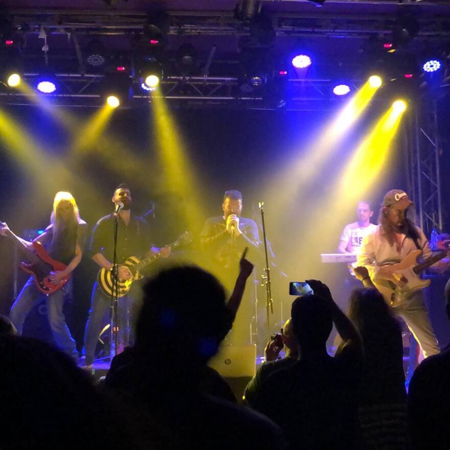 Με συναυλία γιόρτασε τα 30 χρόνια του το συγκρότημα «Εξόριστοι» του Δημήτρη Κατή