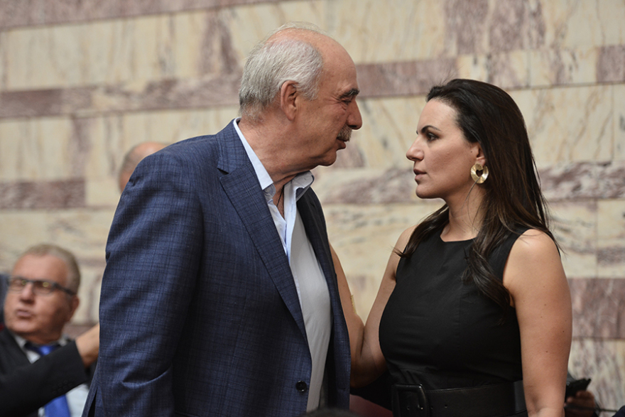 Μητσοτάκης στους βουλευτές της ΝΔ: Περισσότερες πράξεις, λιγότερα λόγια, συνεχής μάχη κατά του λαϊκισμού  