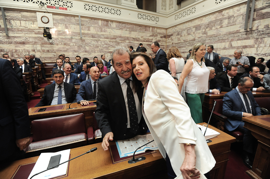 Μητσοτάκης στους βουλευτές της ΝΔ: Περισσότερες πράξεις, λιγότερα λόγια, συνεχής μάχη κατά του λαϊκισμού  