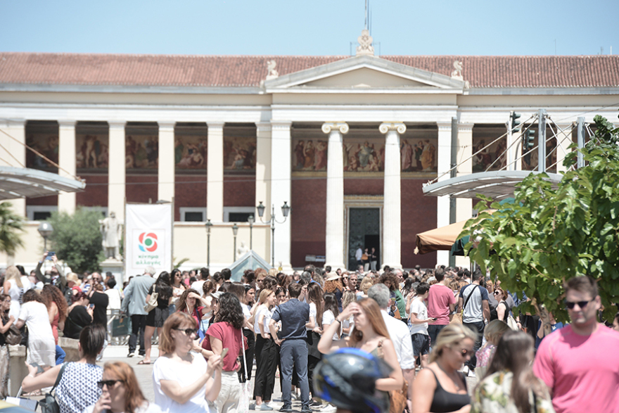 Σεισμός στην Αθήνα: Φωτογραφίες από το κέντρο της Αθήνας