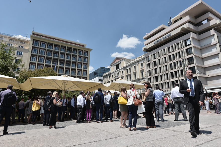 Σεισμός στην Αθήνα: Φωτογραφίες από το κέντρο της Αθήνας