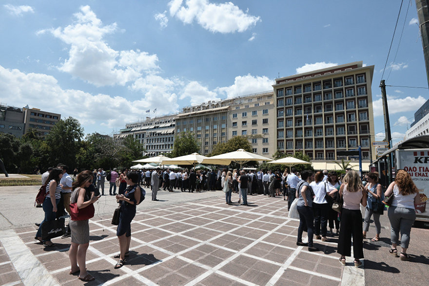 Σεισμός στην Αθήνα: Φωτογραφίες από το κέντρο της Αθήνας