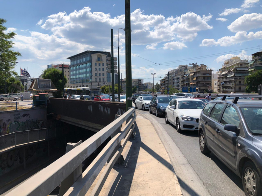 Σεισμός στην Αθήνα: Χάος στους δρόμους μετά τη δόνηση των 5,1 Ρίχτερ