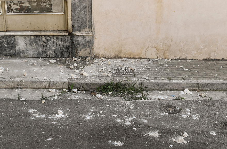 Σεισμός στην Αθήνα: Κατέρρευσαν τρία κτίρια σε  Πειραιά, Δραπετσώνα, Πετράλωνα