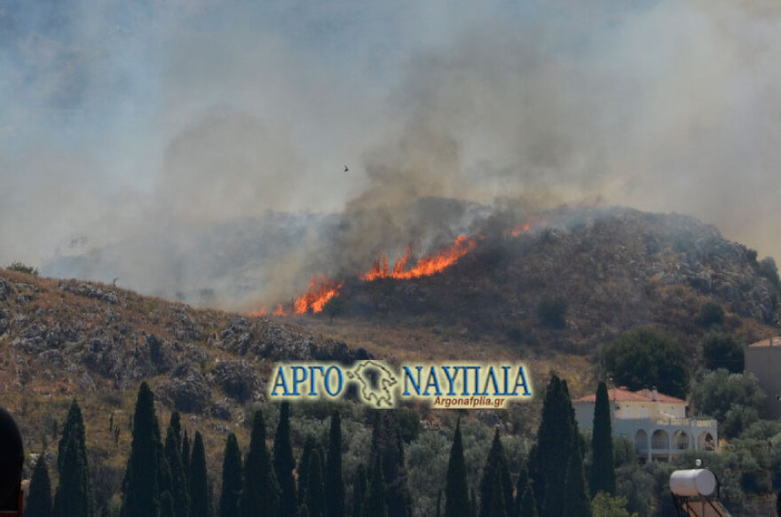 Υπό έλεγχο η φωτιά στα Κουτσούρια Ναυπλίου