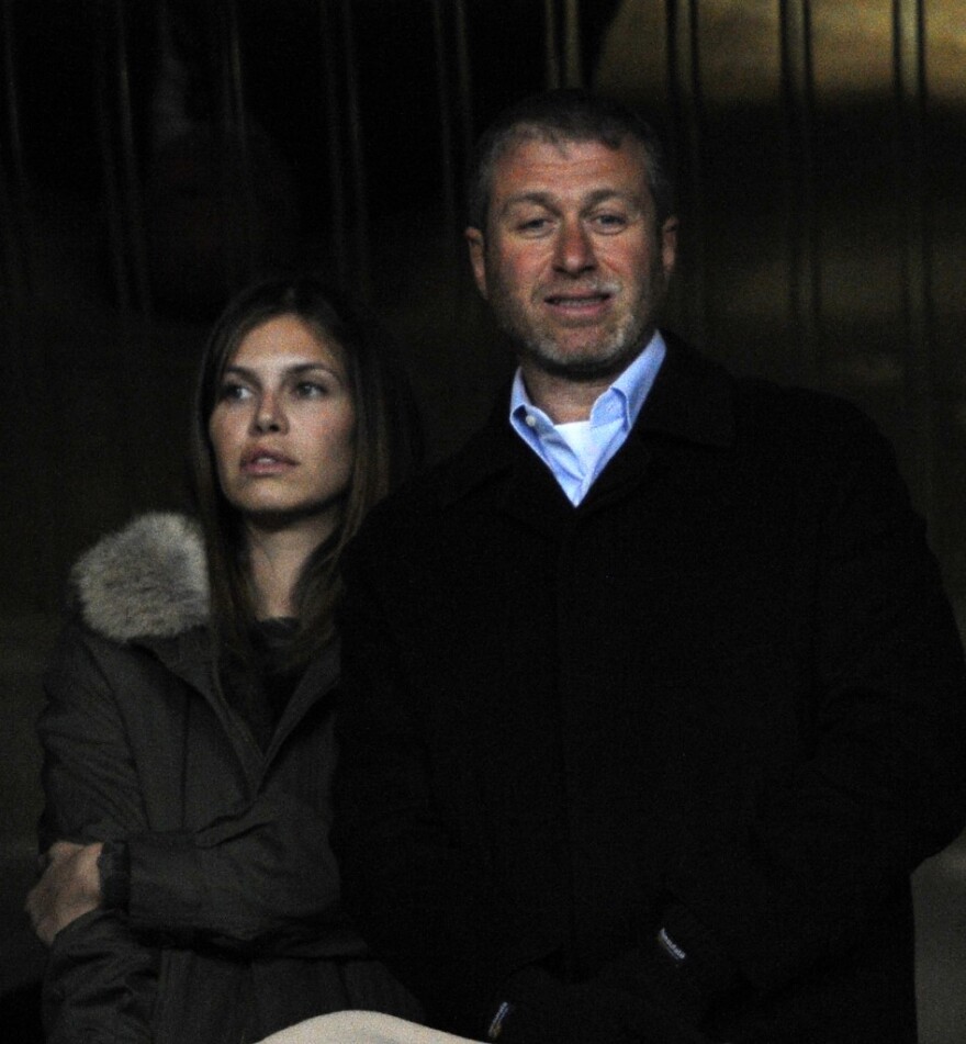 Ο Σταύρος Νιάρχος αρραβωνιάστηκε την πρώην του Αμπράμοβιτς, Ντάσα Ζούκοβα