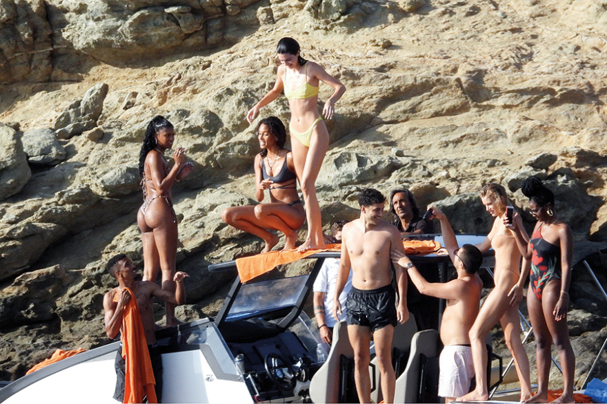 Greek summer queens: Οι βασίλισσες του jet set αποθεώνουν την Ελλάδα