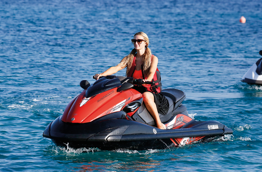 Greek summer queens: Οι βασίλισσες του jet set αποθεώνουν την Ελλάδα