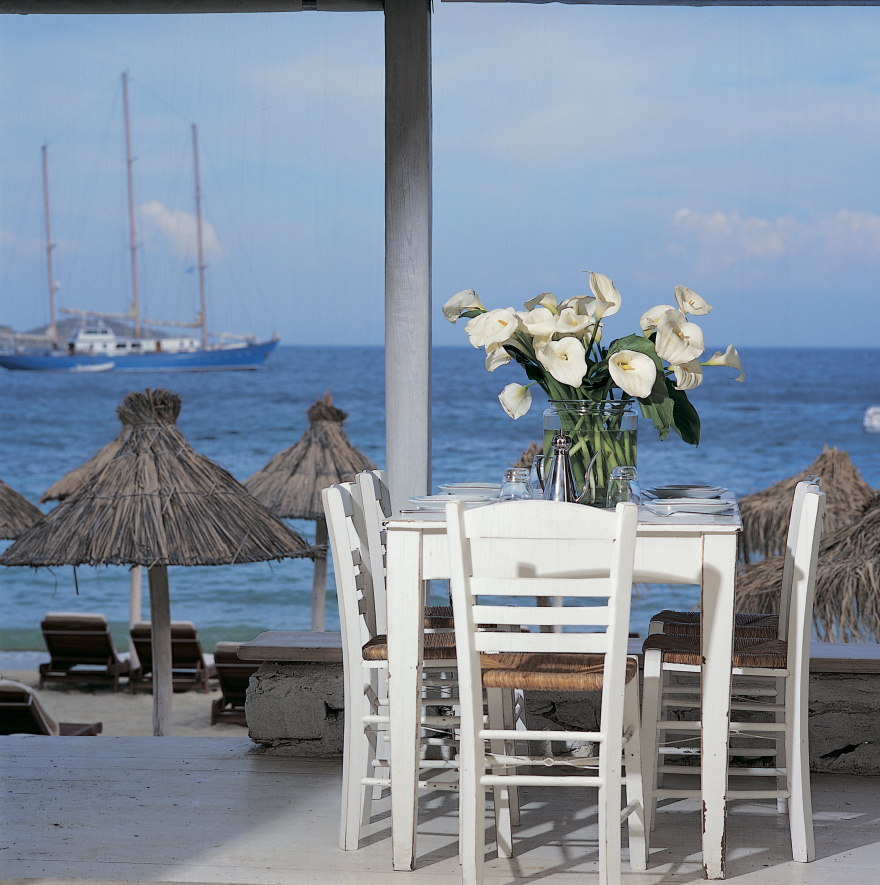 Το Nammos γίνεται 16 ετών: Η «ψαροταβέρνα» που κάνει τζίρους 20 εκατ. ευρώ